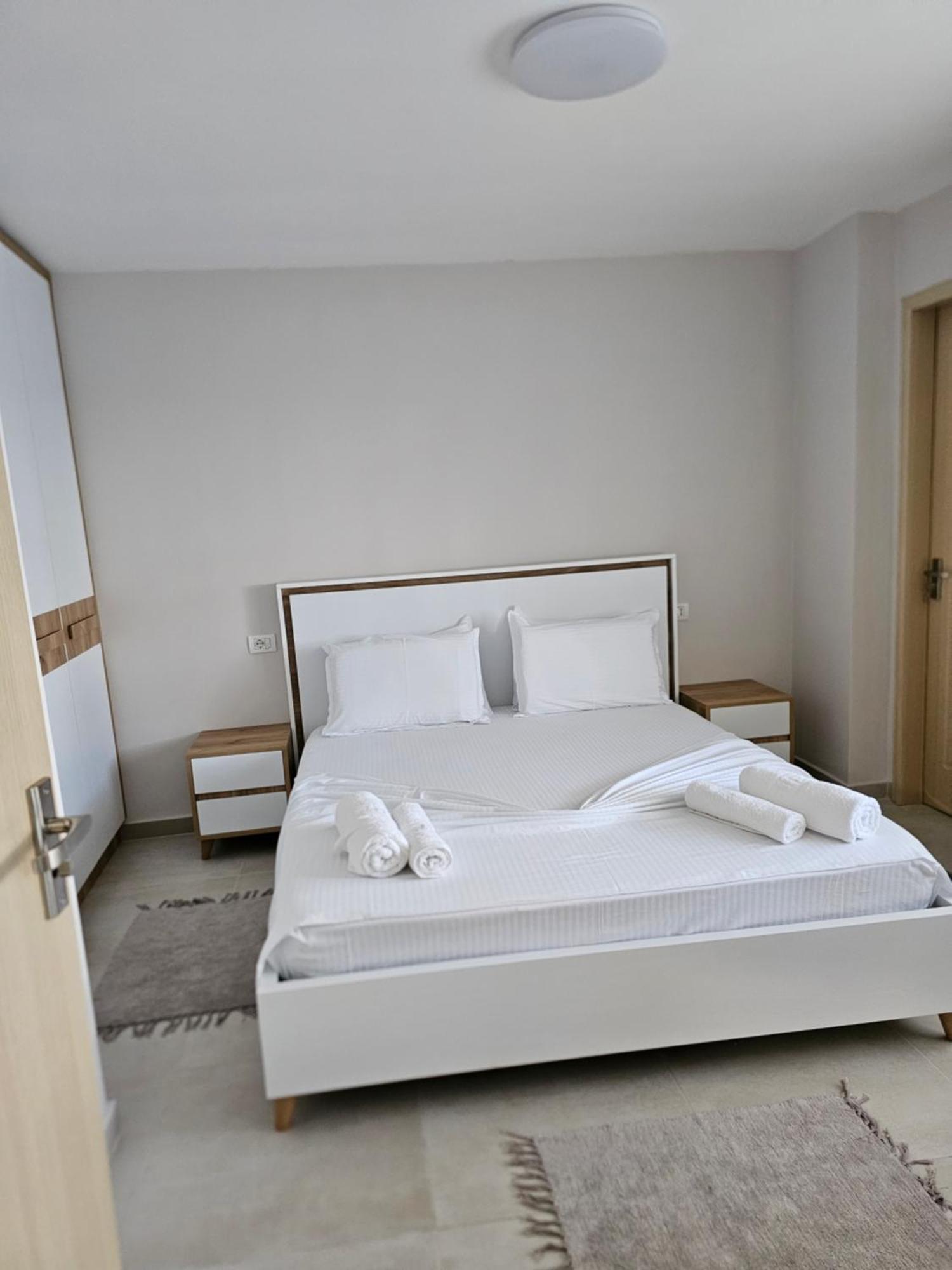 Alex'S Apartment Durres Exterior photo