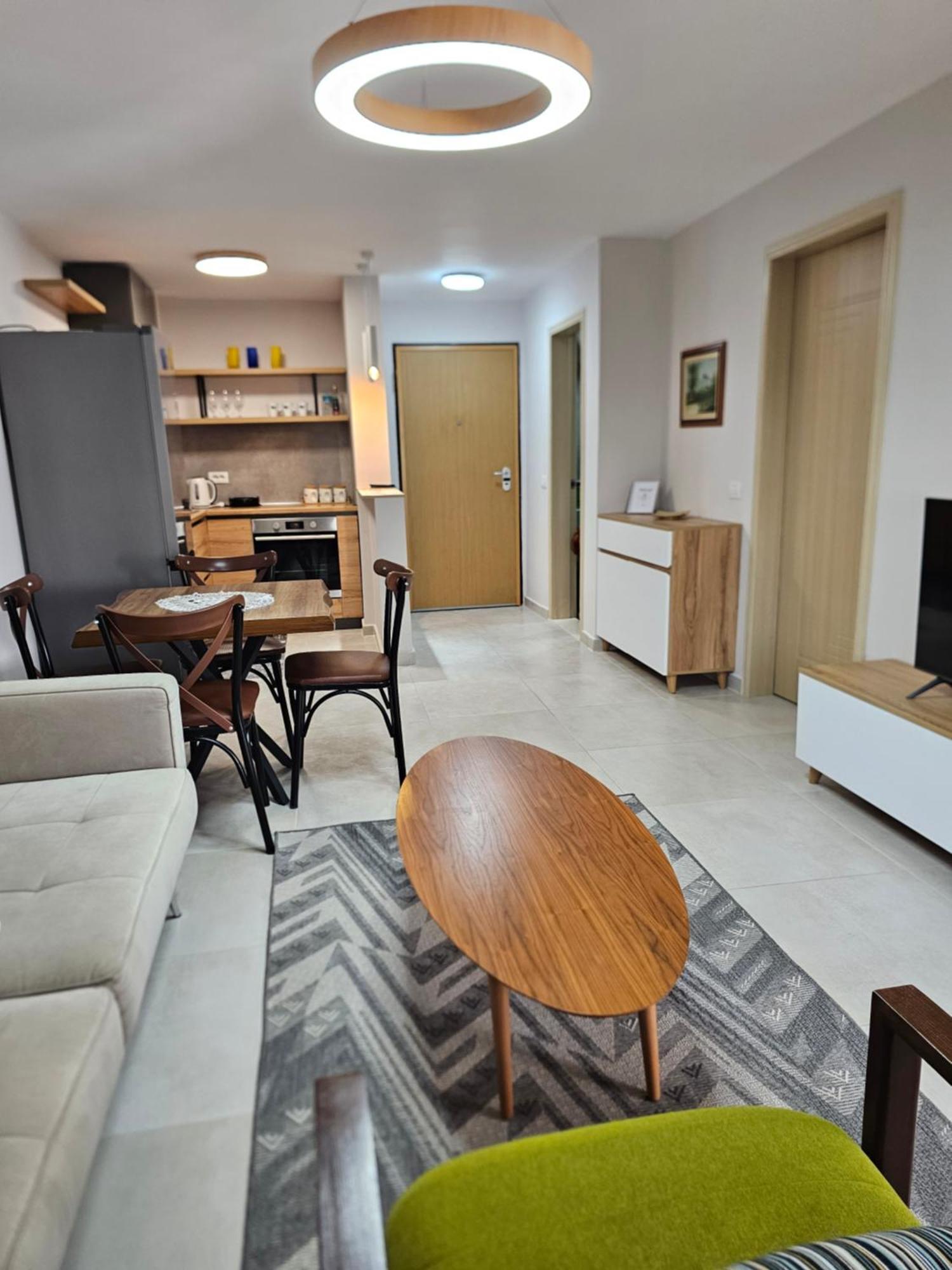 Alex'S Apartment Durres Exterior photo